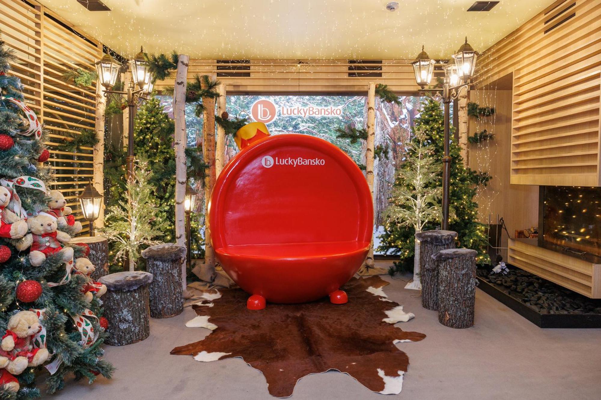 Lucky Bansko Aparthotel Spa & Relax Luaran gambar Santa's chair at the 2013 Christmas Village