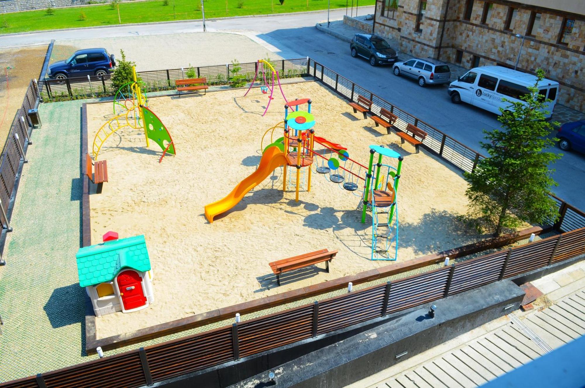 Lucky Bansko Aparthotel Spa & Relax Luaran gambar Playground in the city of Novi Sad, Serbia