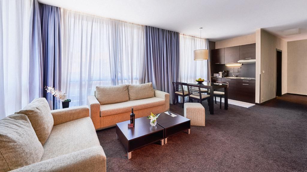 Lucky Bansko Aparthotel Spa & Relax Luaran gambar A typical serviced apartment in Warsaw, Poland